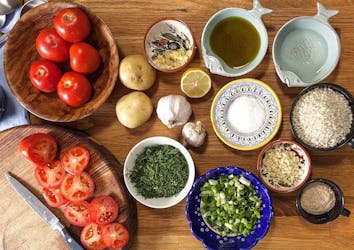 Руки, традиционной греческой кулинарии